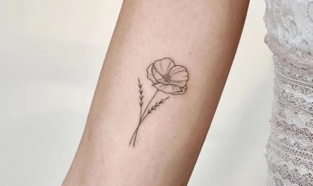 의 작은 선, 여성 팔 문신에 있는 양귀비꽃 타투