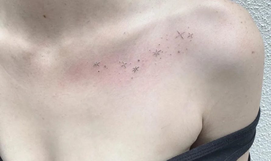 여성 쇄골에 새겨진 작고 미니멀한 별 문신