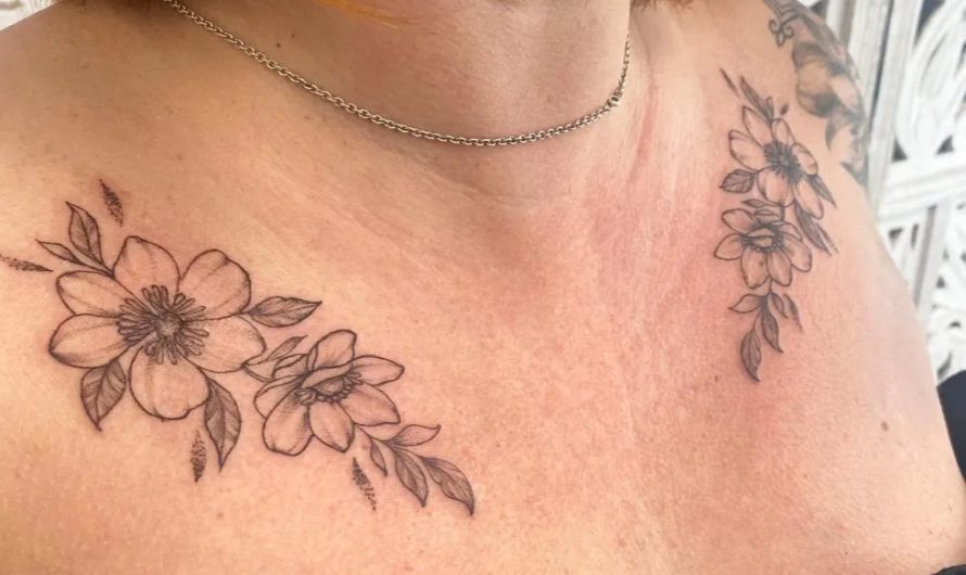 여성 쇄골에 섬세한 선으로 그린 ​​작은 꽃 문신
