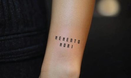 여성을 위한 '메멘토 모리(Memento Mori)' 의미 있는 문구 손목 타투