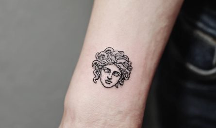 여성을 위한 귀여운 메두사 손목 타투