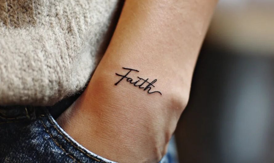여성을 위한 ‘믿음(Faith)’ 손목 타투