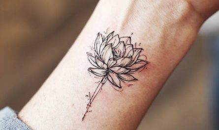 여성용 연꽃 손목 타투