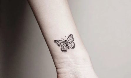 여성용 나비 손목 타투